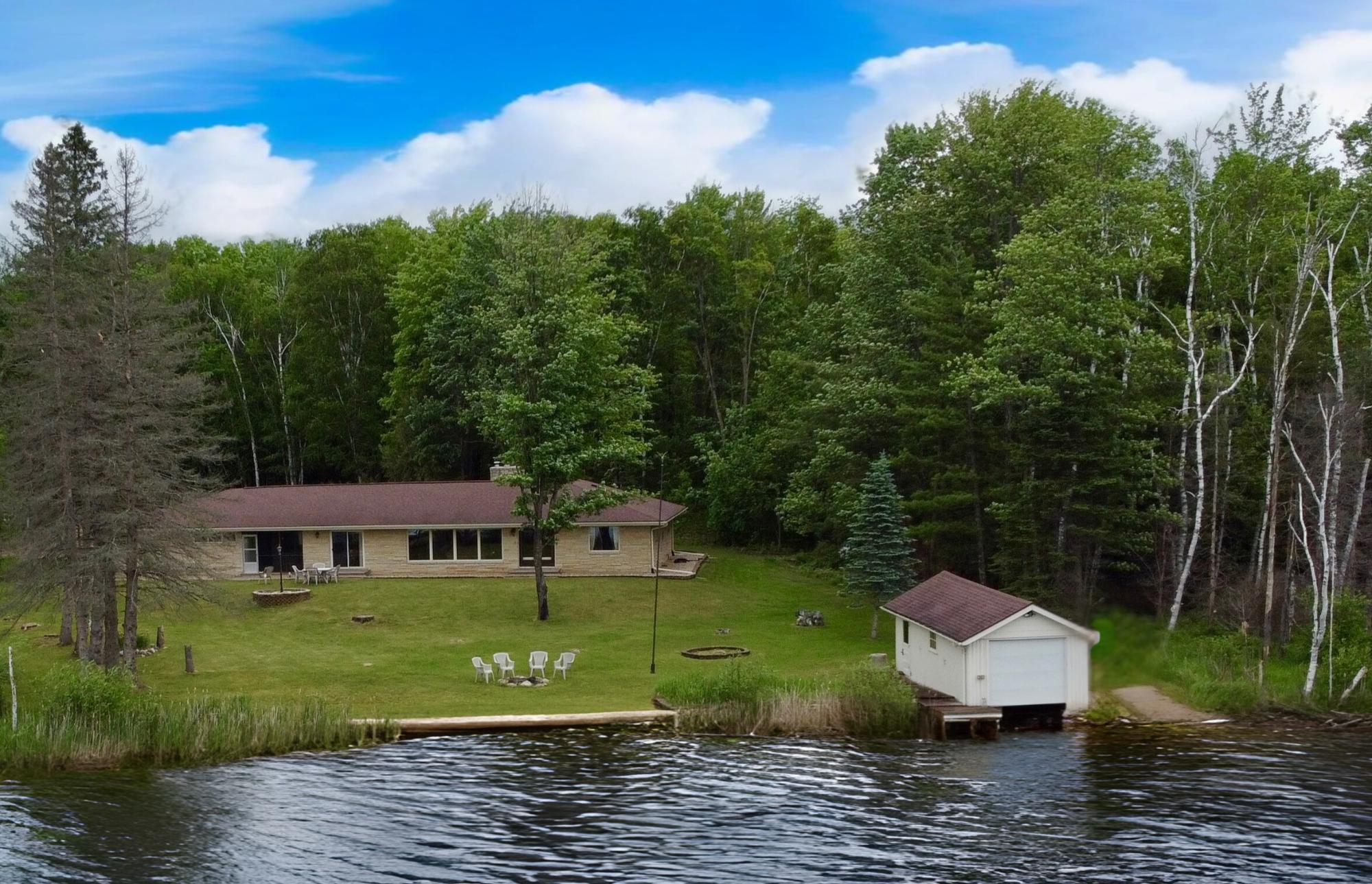 Arbutus Lake (C) house picture