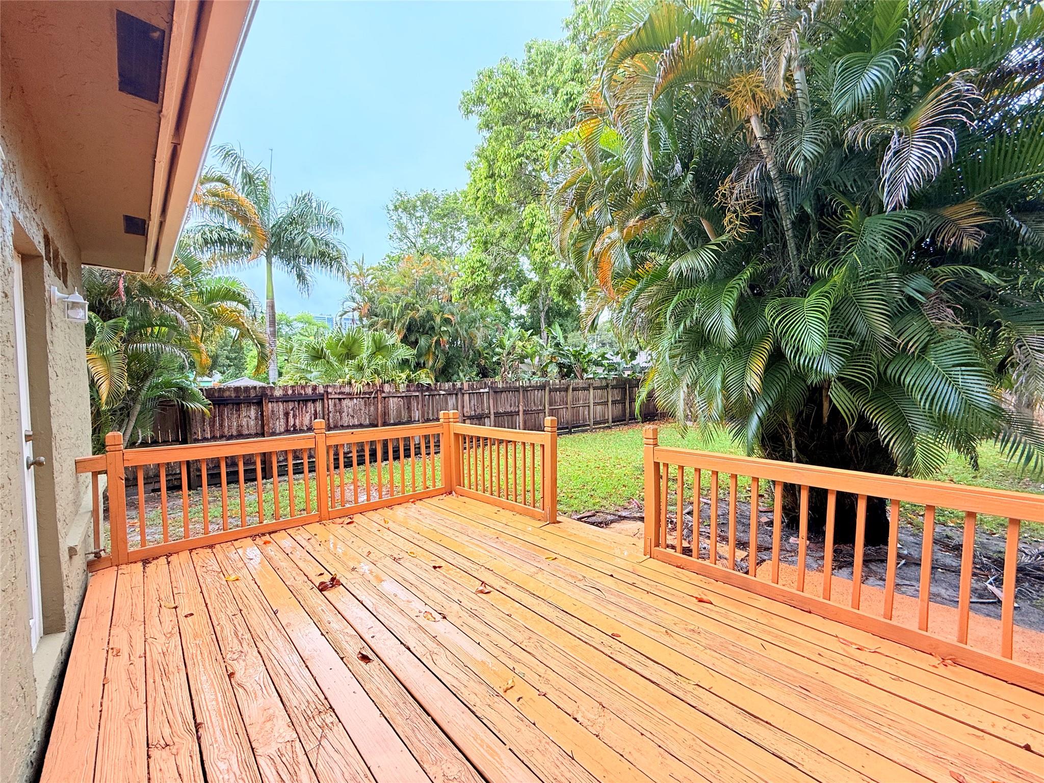 Beautiful Deck facing the huge Backyard