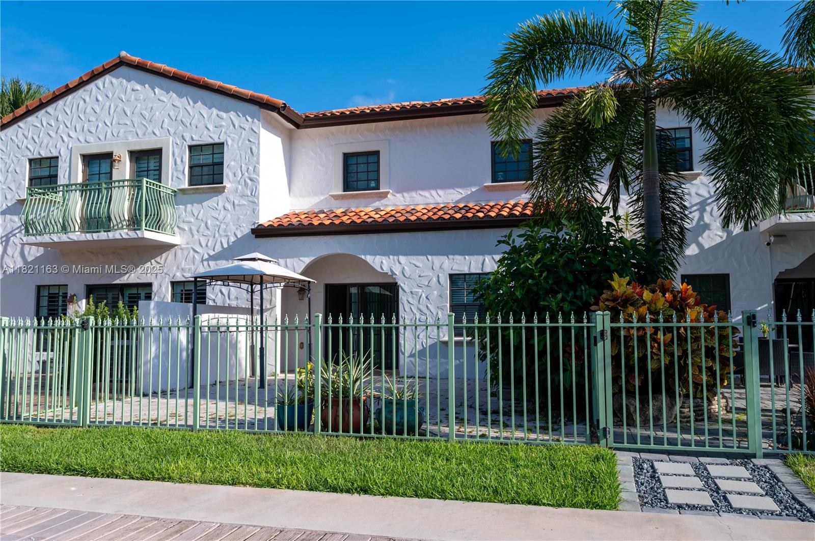 Homes for sale in Dania Beach, FL | 2837 Hidden Harbour Ct, Dania Beach, FL 33312 | MLS# A11821163