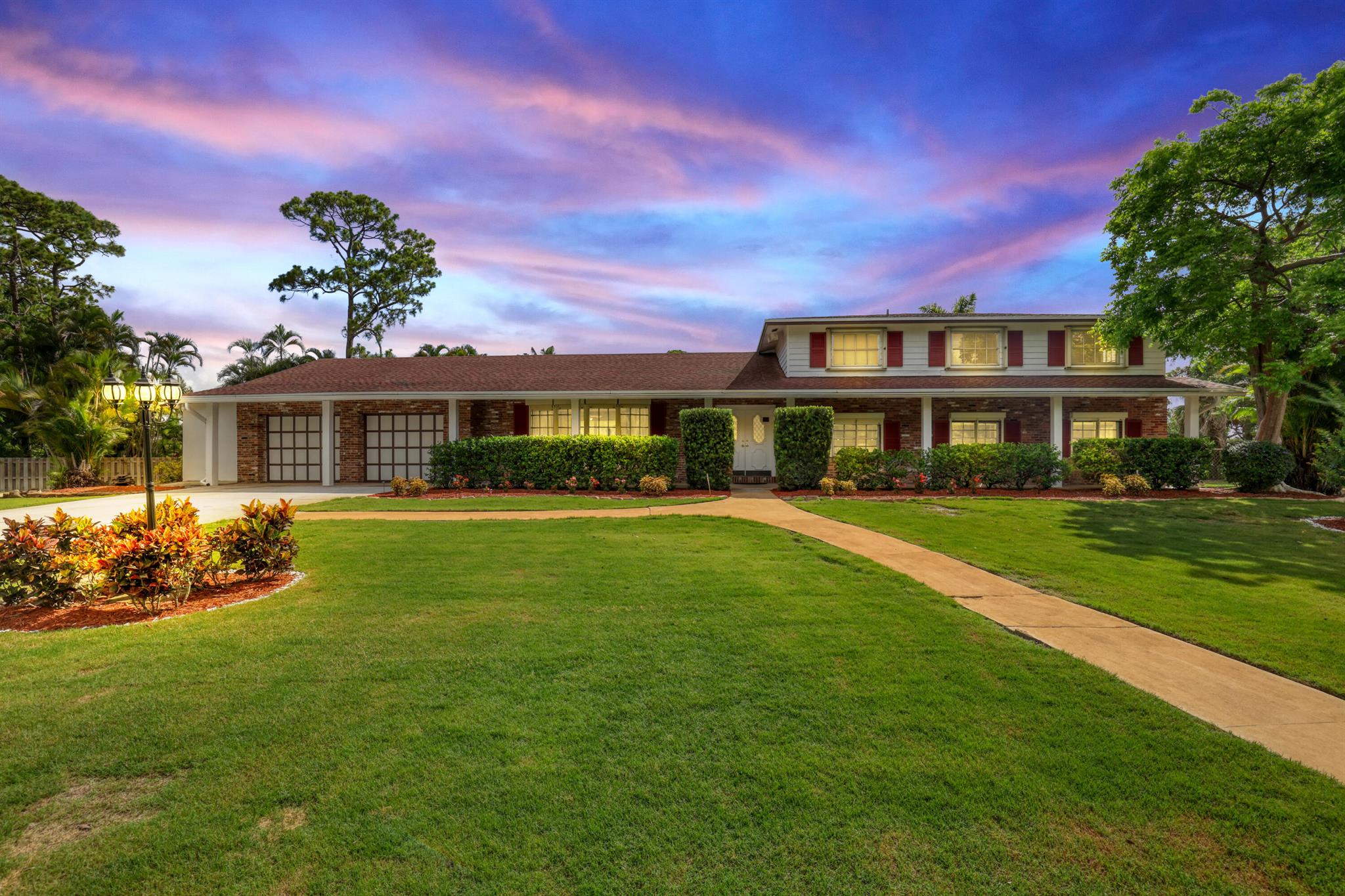 Homes for sale in Haverhill, FL | 852 Palo Verde Court, Haverhill, FL 33415 | MLS# R11098959