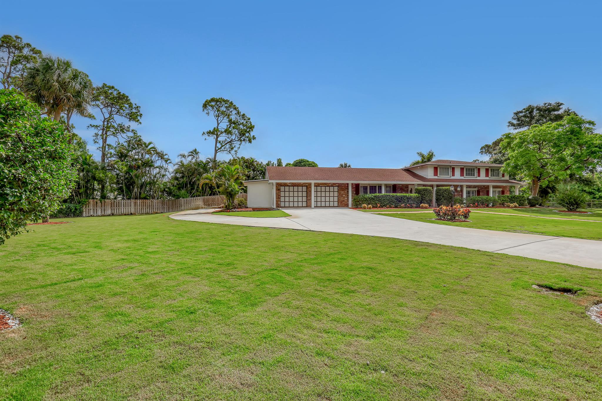 Homes for sale in Haverhill, FL | 852 Palo Verde Court, Haverhill, FL 33415 | MLS# R11098959