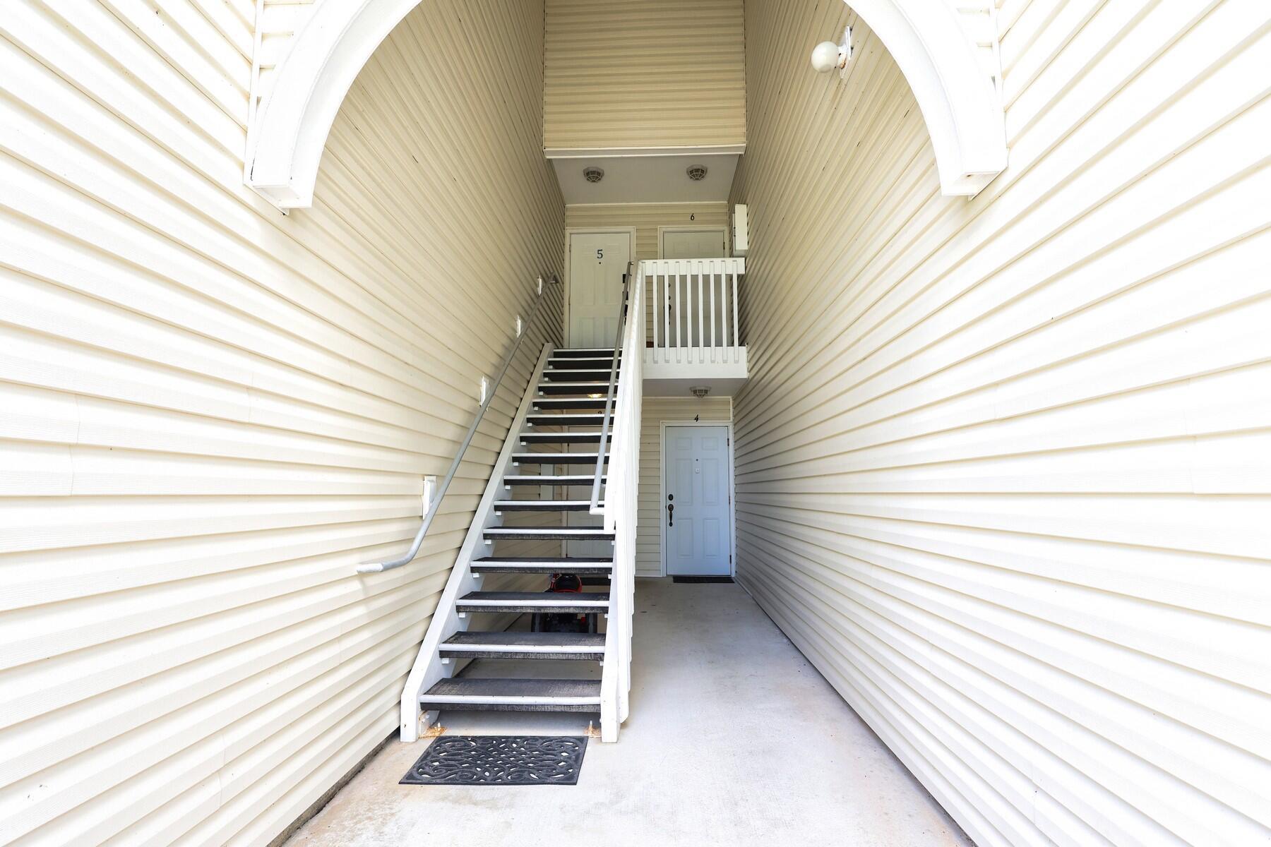 Homes for sale in Vero Beach, FL | 1915 Westminster Circle #17-5, Vero Beach, FL 32966 | MLS# R11098980