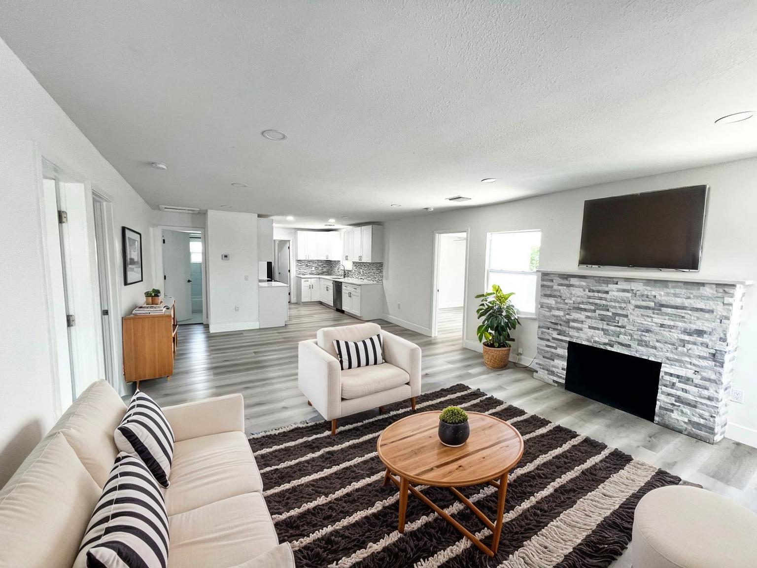 512 Revere Road West Palm Beach FL 33405 | R11098997