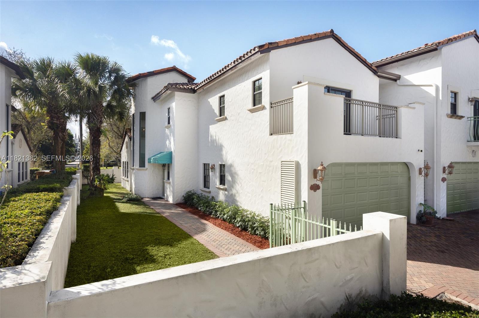 Homes for sale in Dania Beach, FL | 2916 Hidden Harbour Ct, Dania Beach, FL 33312 | MLS# A11821382