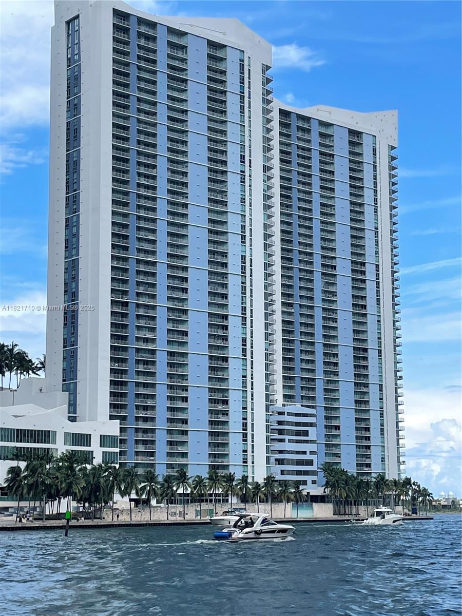 Apartamento à Venda em Miami, FL