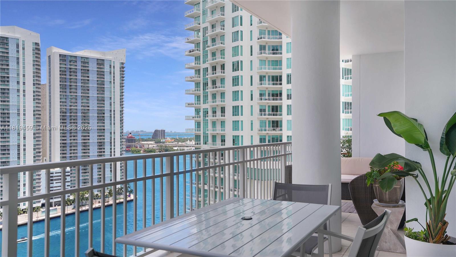 Apartamento à Venda em Miami, FL