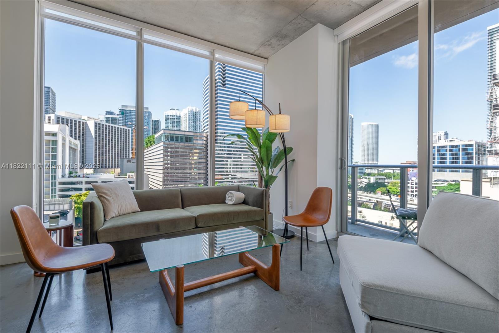 Apartamento para Alugar em Miami, FL