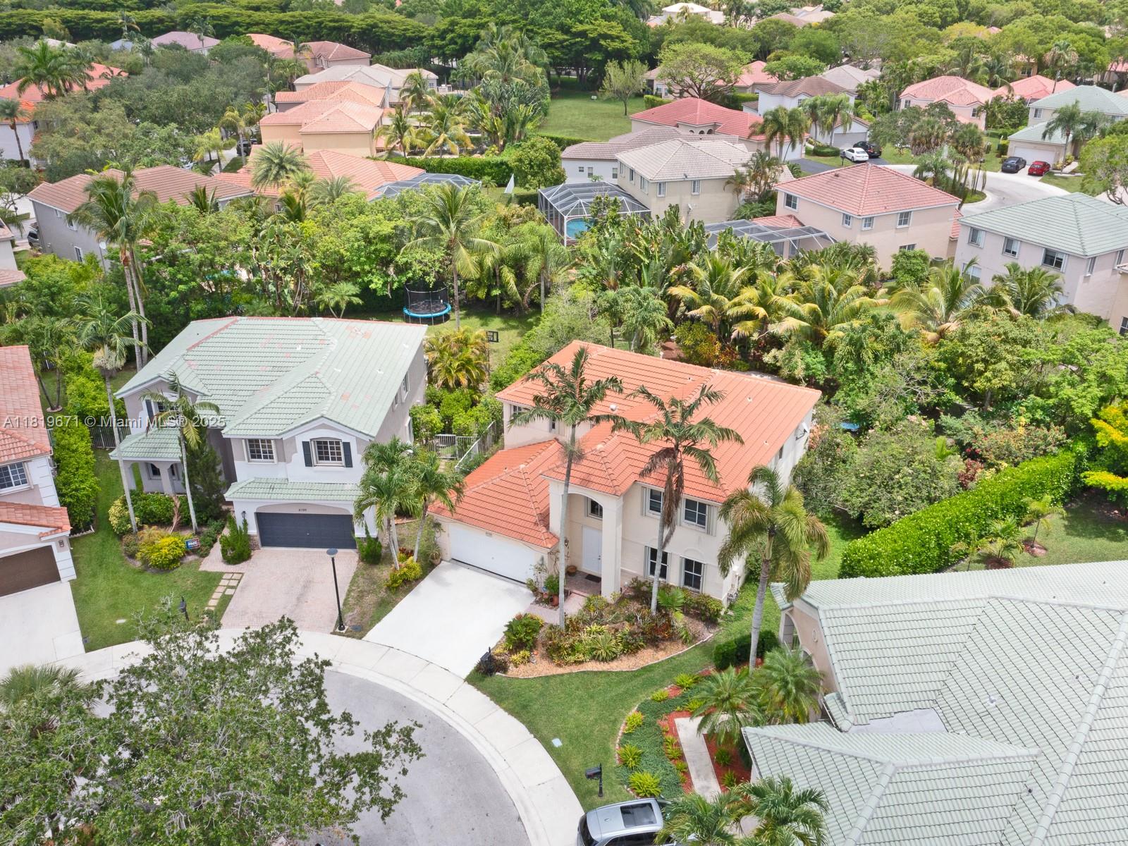 Homes for sale in Weston, FL | 4209 Pinewood Ln, Weston, FL 33331 | MLS# A11819671