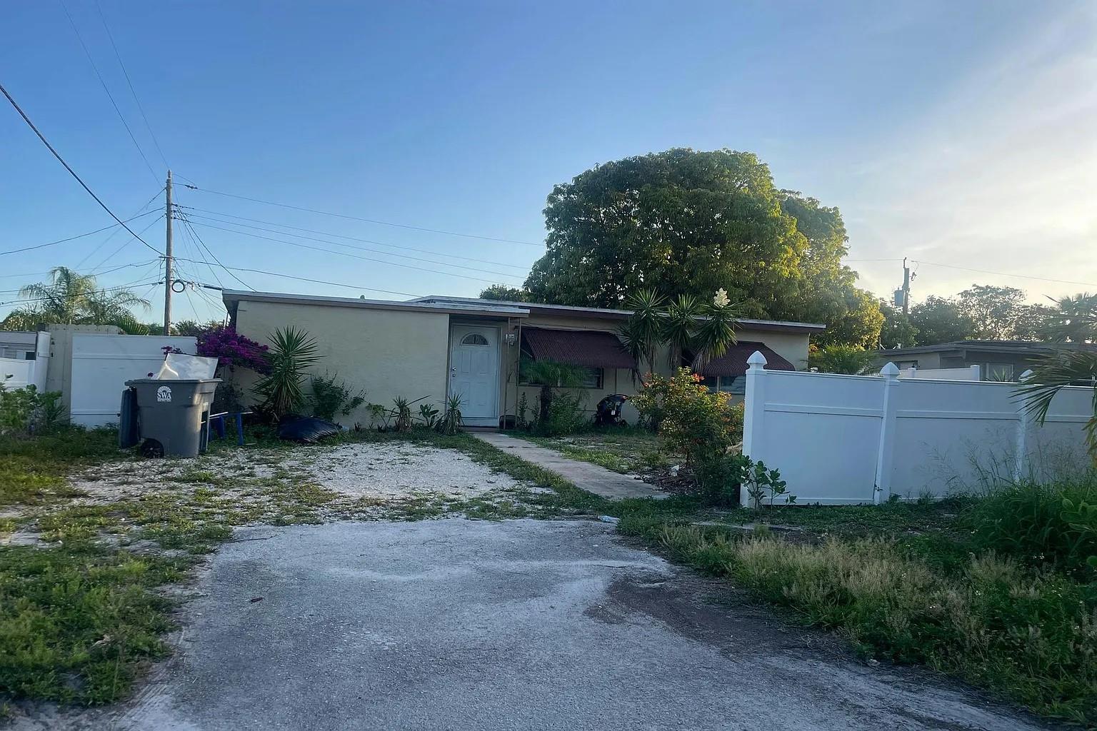 171 Tulip Tree Dr Lake Worth FL 33462 | F10509068