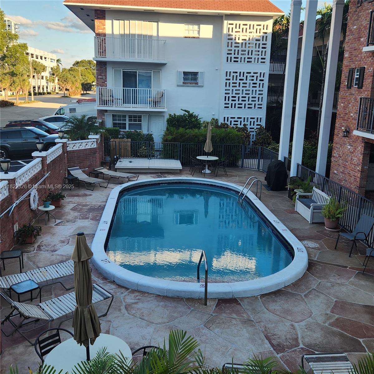 Colonial Manor West Apart