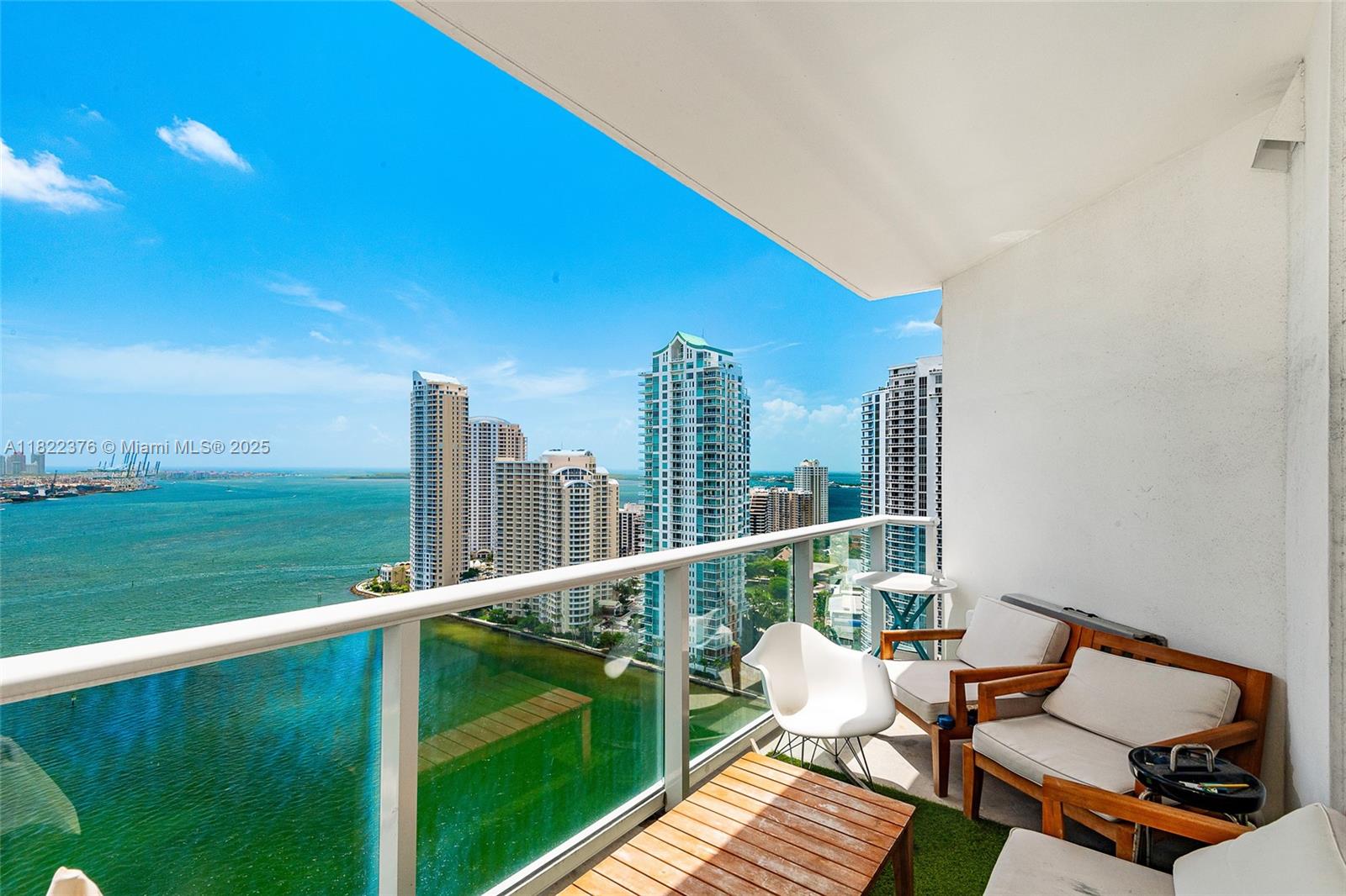 Met 1 Condo