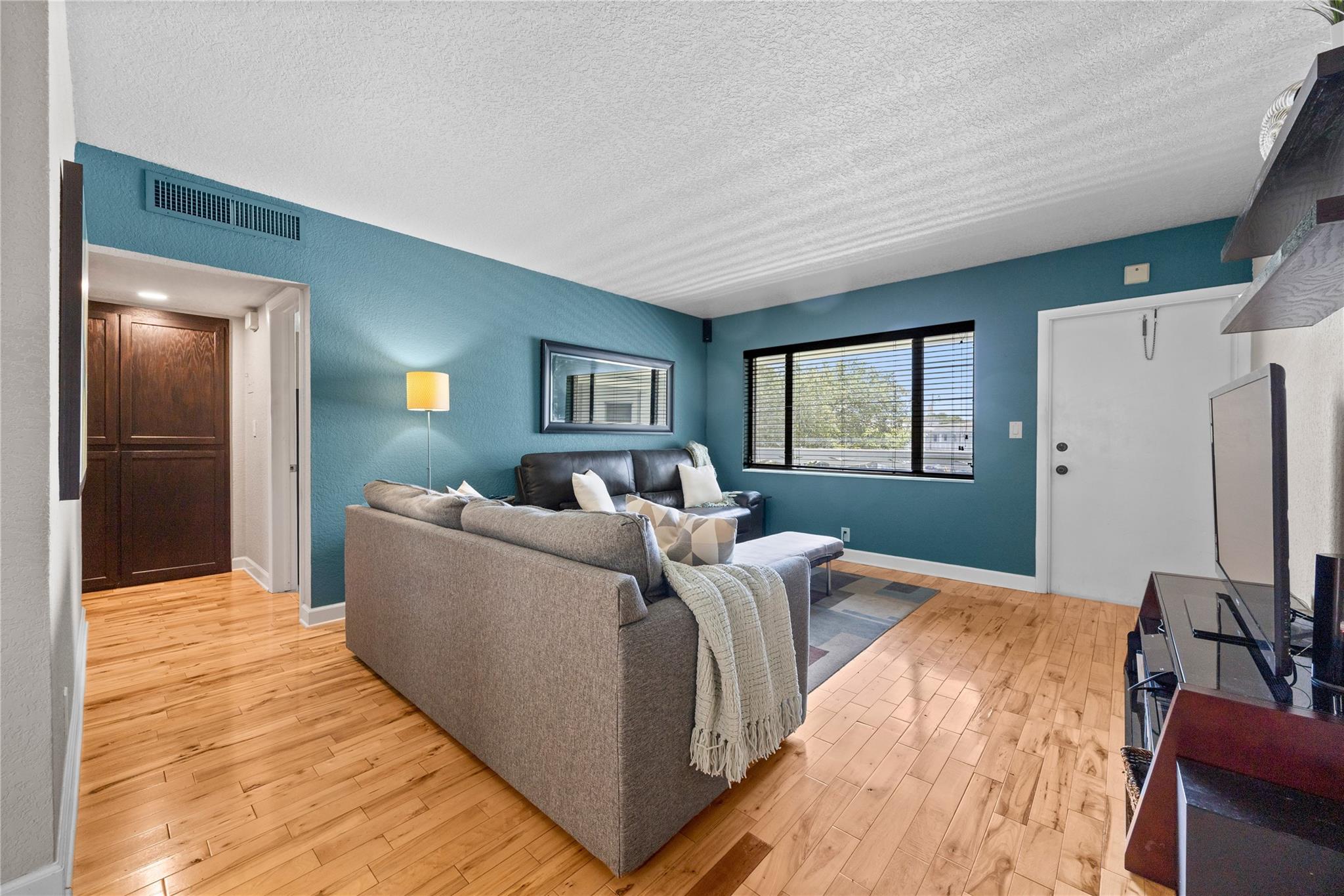 Homes for sale in Hollywood, FL | 3847 S Circle Dr #11, Hollywood, FL 33021 | MLS# F10509181