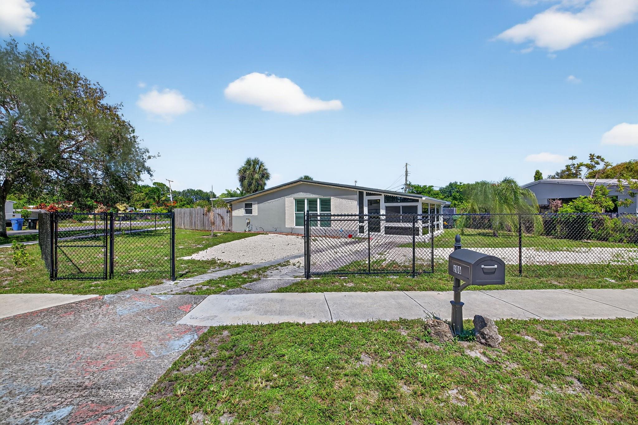 300 Sw 25th Ave Fort Lauderdale FL 33312 | F10509264