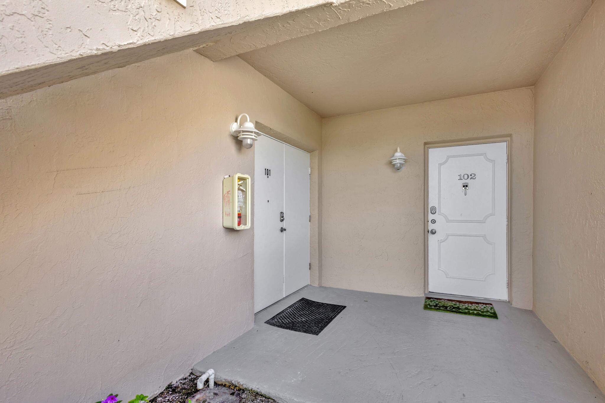 Homes for sale in Hutchinson Island, FL | 3209 S Lakeview Circle #8-101, Hutchinson Island, FL 34949 | MLS# R11099742