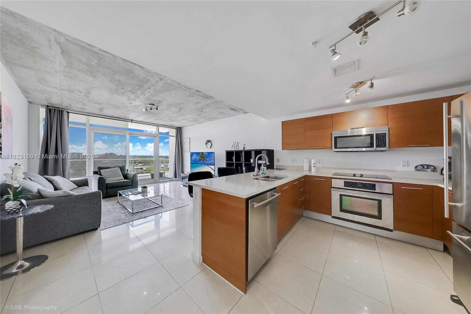 Condo for Sale in Miami, FL