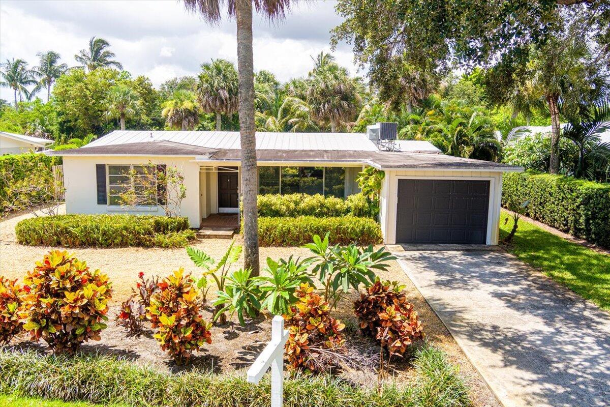 Homes for sale in Stuart, FL | 804 Se Riverside Dr, Stuart, FL 34994 | MLS# R11100461