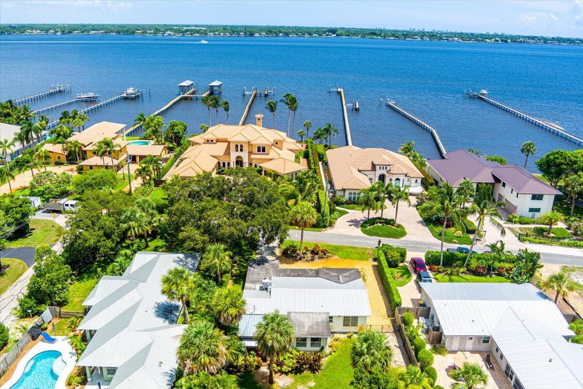 Homes for sale in Stuart, FL | 804 Se Riverside Dr, Stuart, FL 34994 | MLS# R11100461
