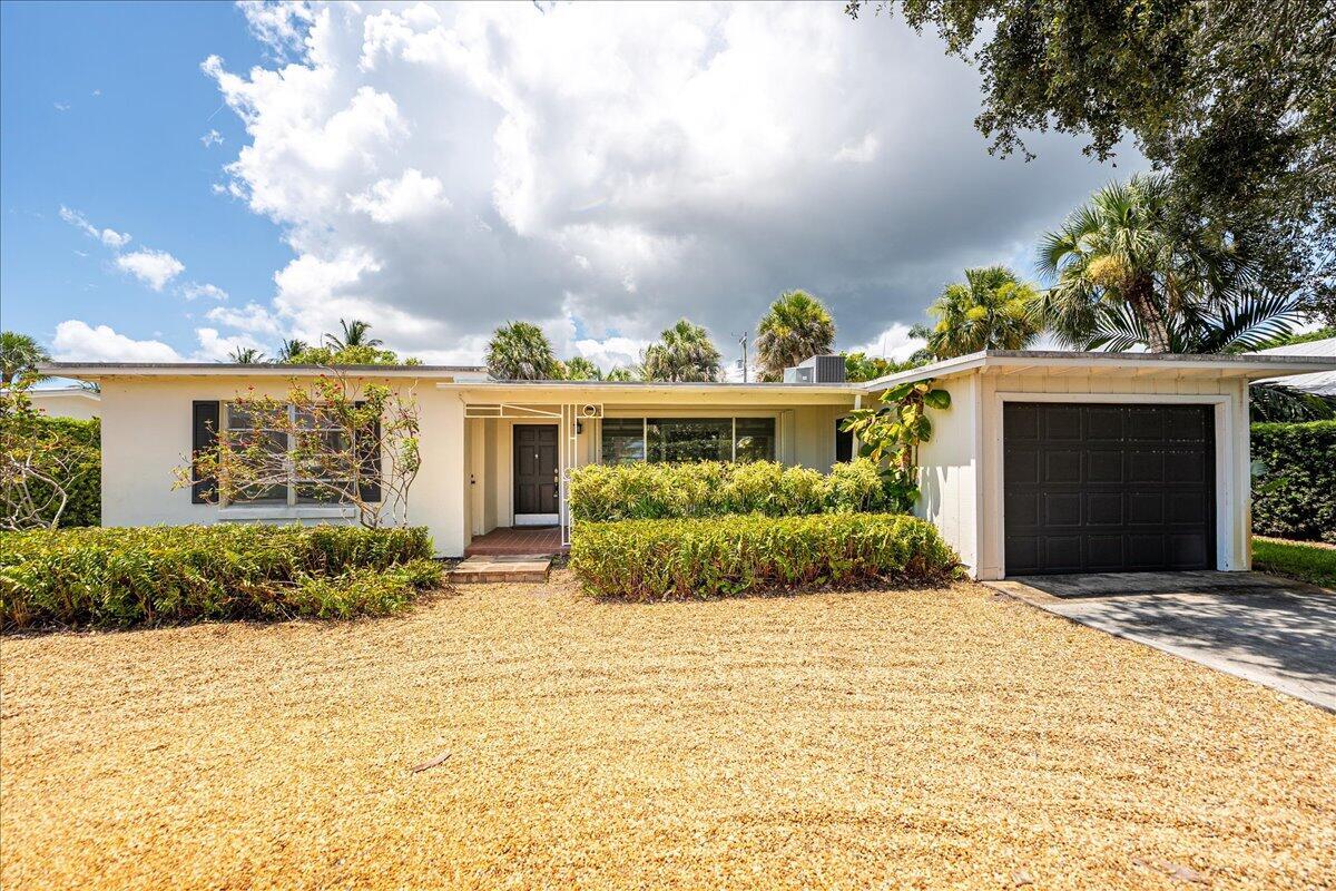 Homes for sale in Stuart, FL | 804 Se Riverside Dr, Stuart, FL 34994 | MLS# R11100461