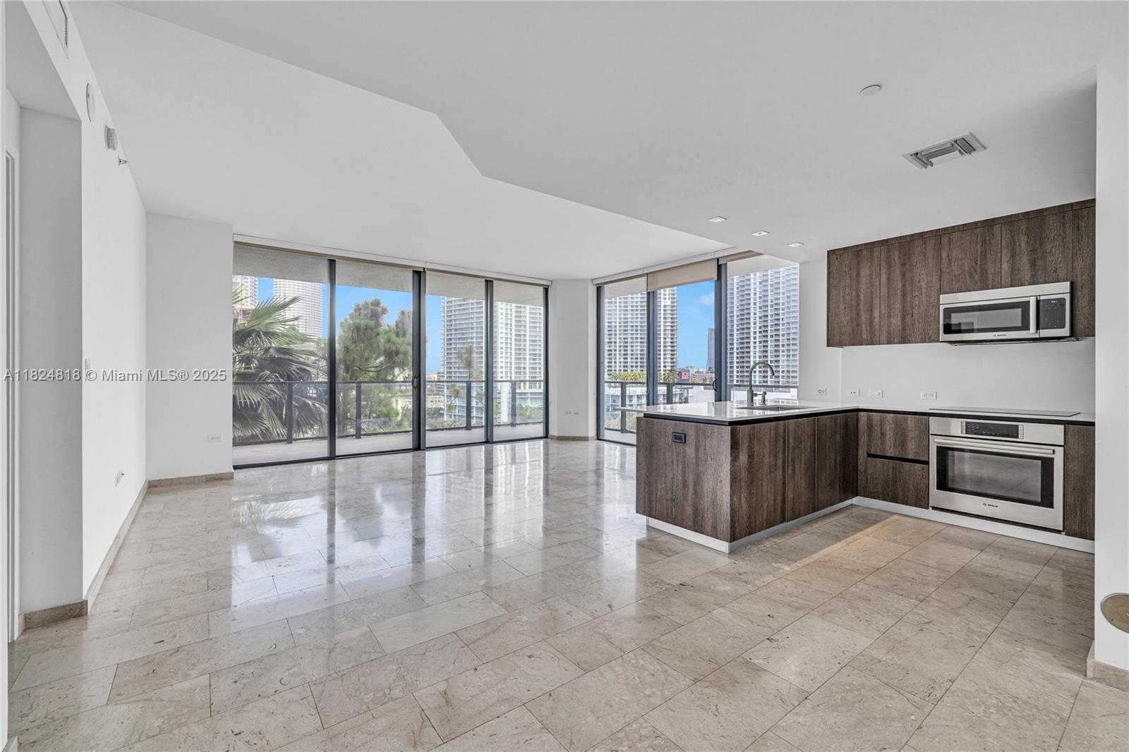 Condo for Sale in Miami, FL