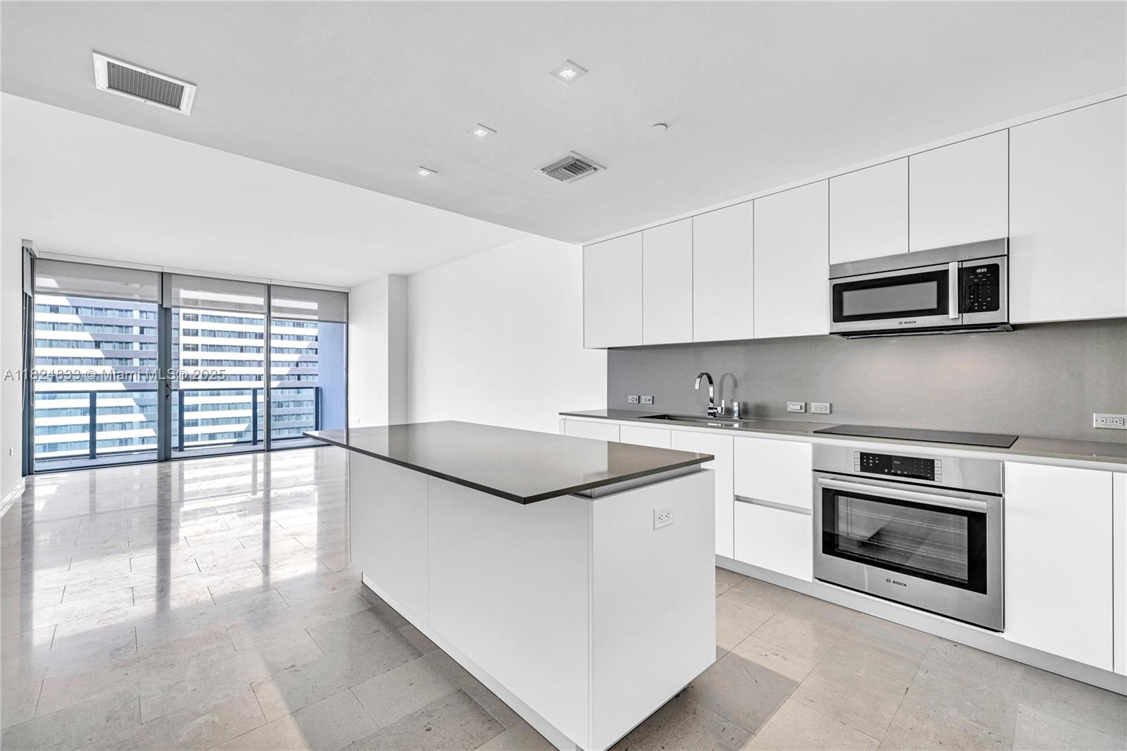 Condo for Sale in Miami, FL
