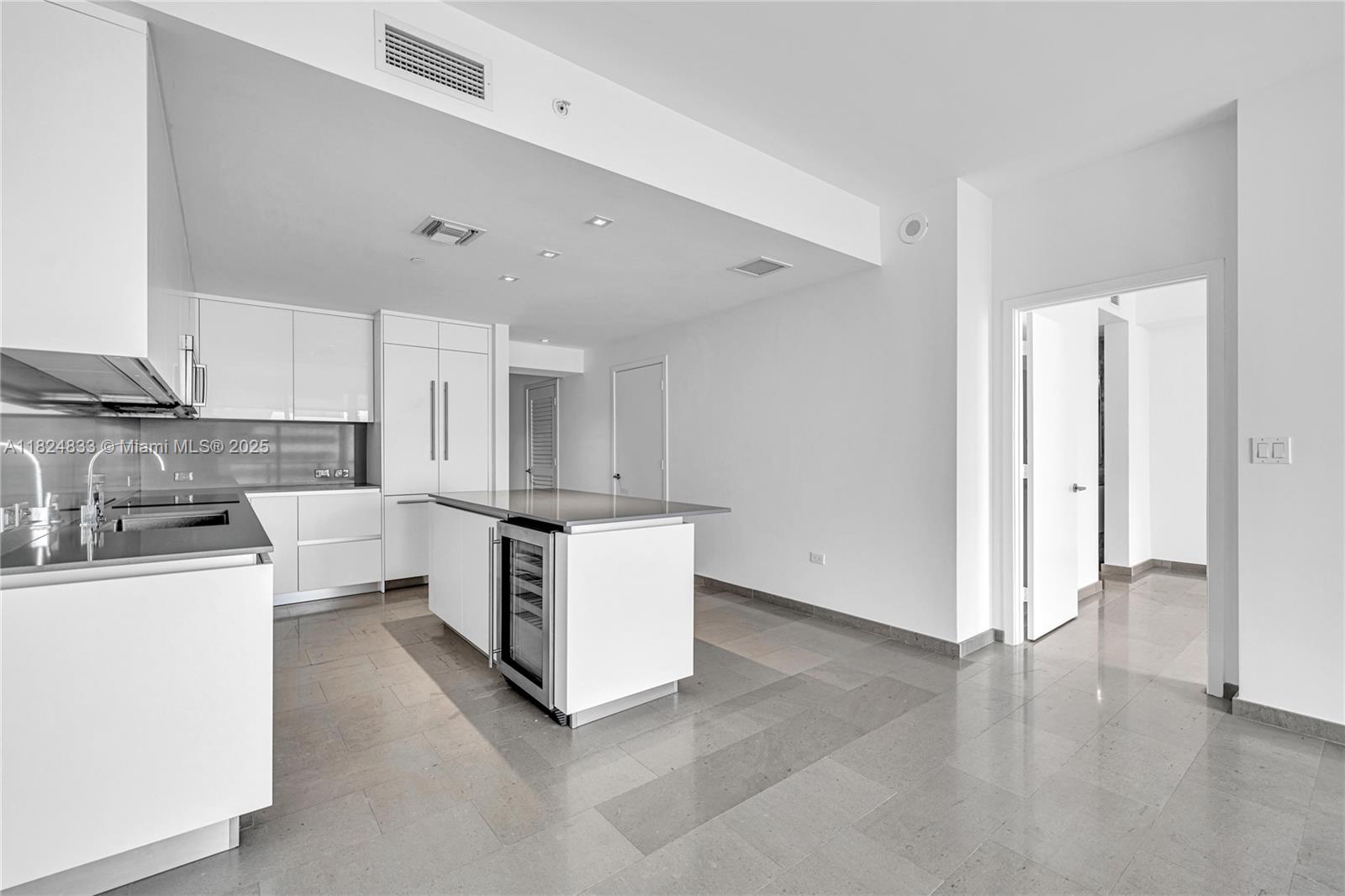 Homes for sale in Miami, FL | 88 Sw 7Th St #1006, Miami, FL 33130 | MLS# A11824833