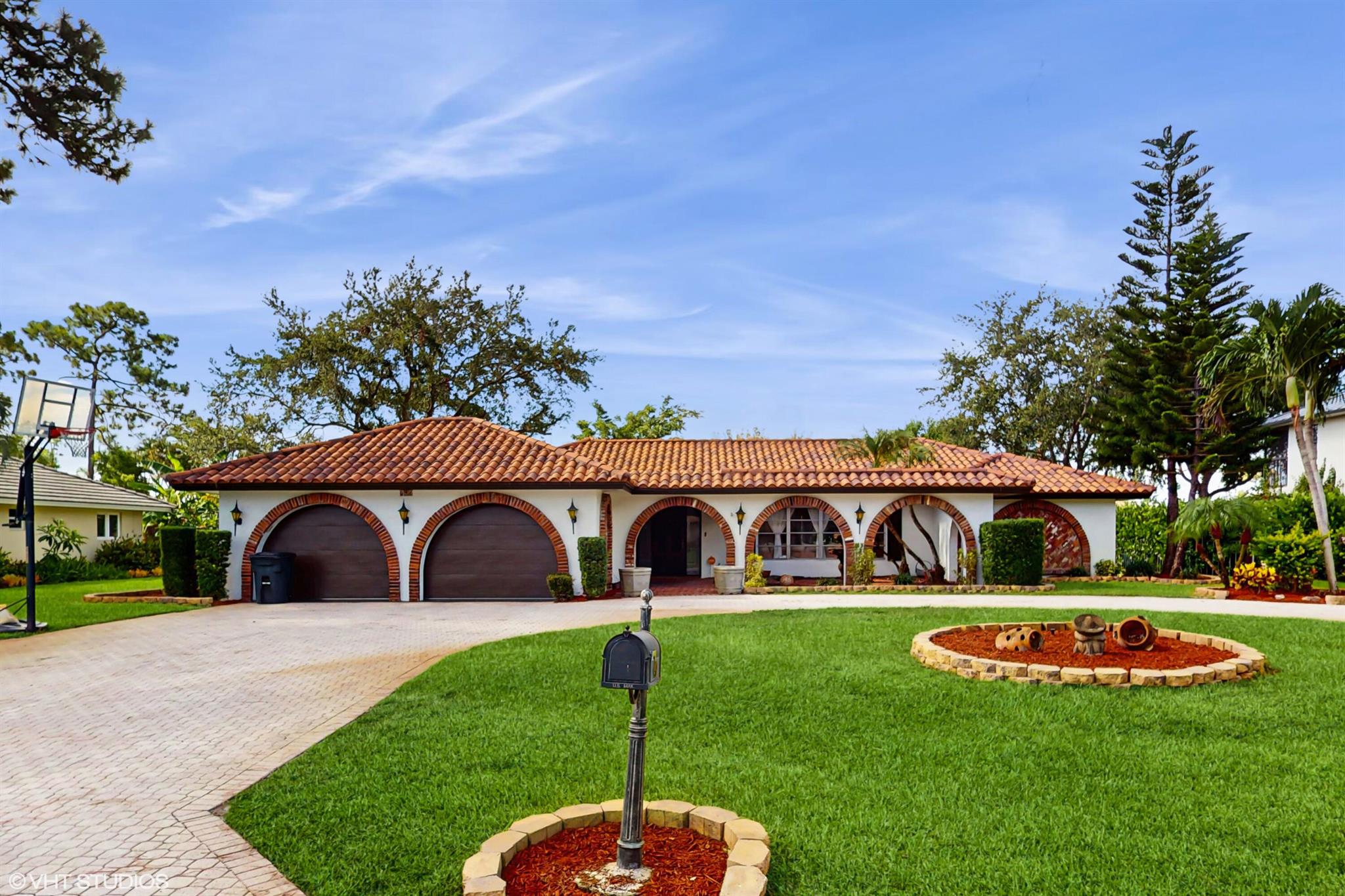 492 S Country Club Drive Atlantis FL 33462 | R11100640