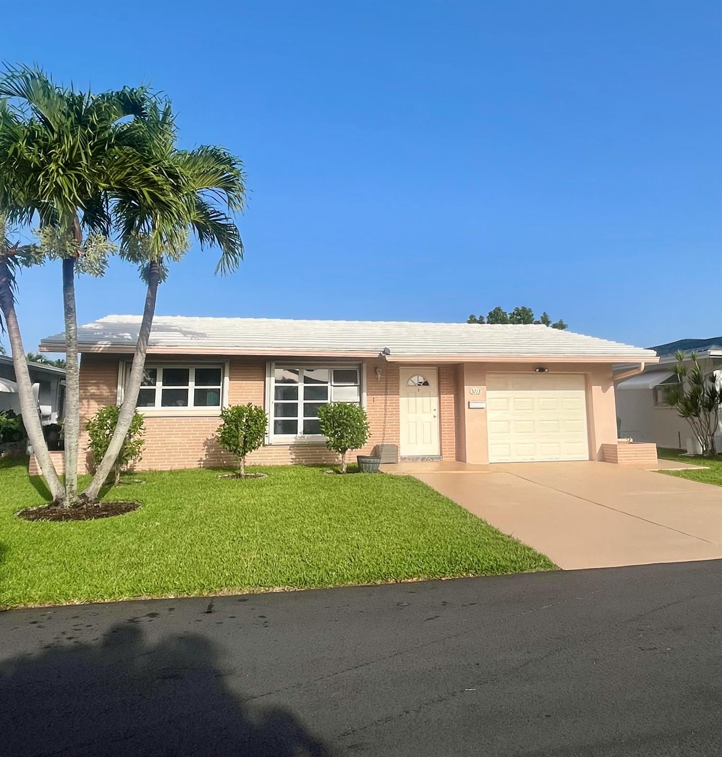 Homes for sale in Tamarac, FL | 5713 Nw 68th Ter, Tamarac, FL 33321 | MLS# F10509915