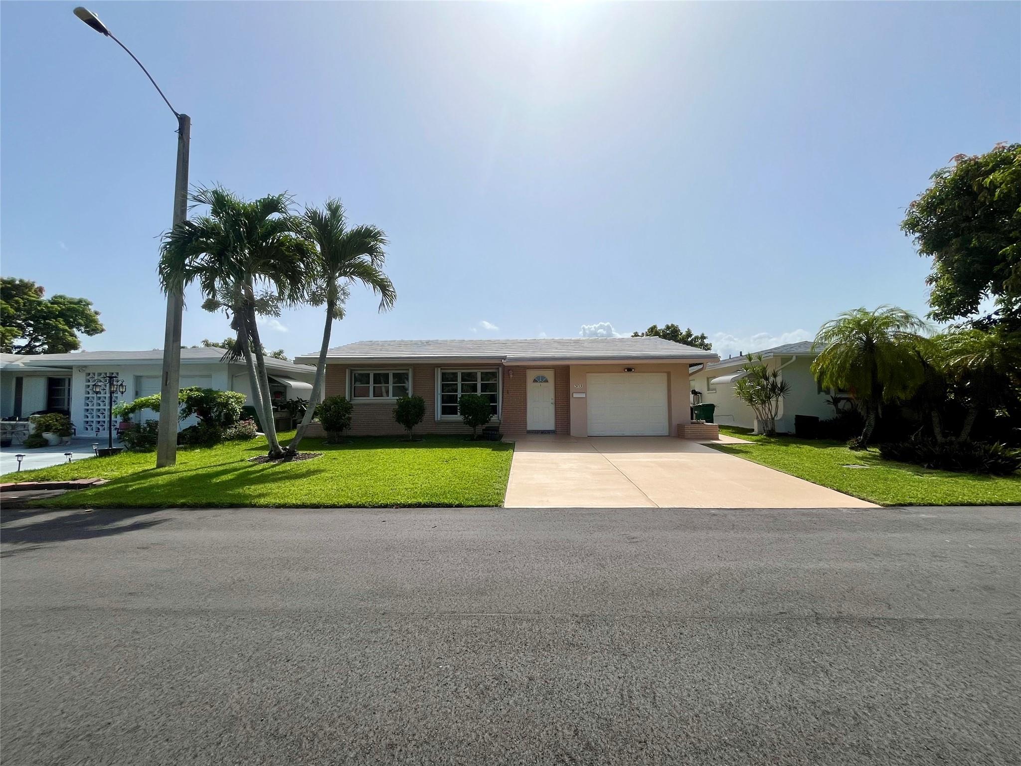 Homes for sale in Tamarac, FL | 5713 Nw 68th Ter, Tamarac, FL 33321 | MLS# F10509915