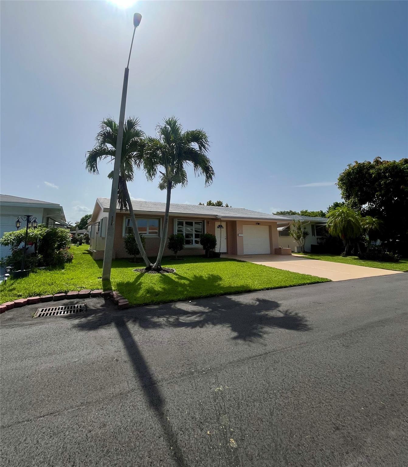 Homes for sale in Tamarac, FL | 5713 Nw 68Th Ter, Tamarac, FL 33321 | MLS# F10509915