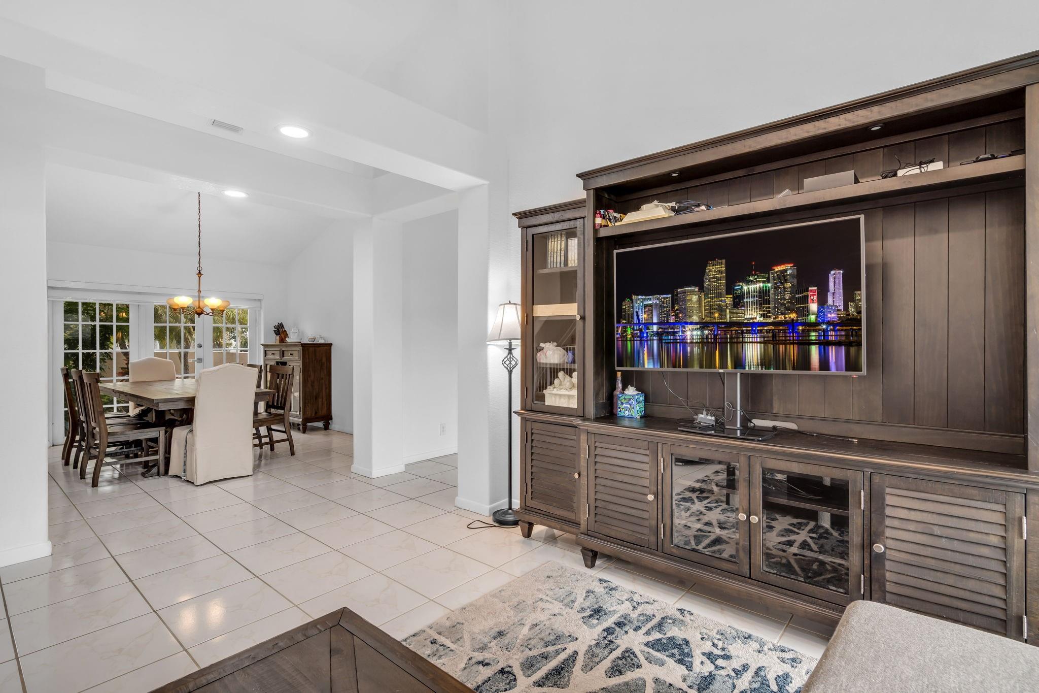 Homes for sale in Weston, FL | 699 Spinnaker, Weston, FL 33326 | MLS# F10509255