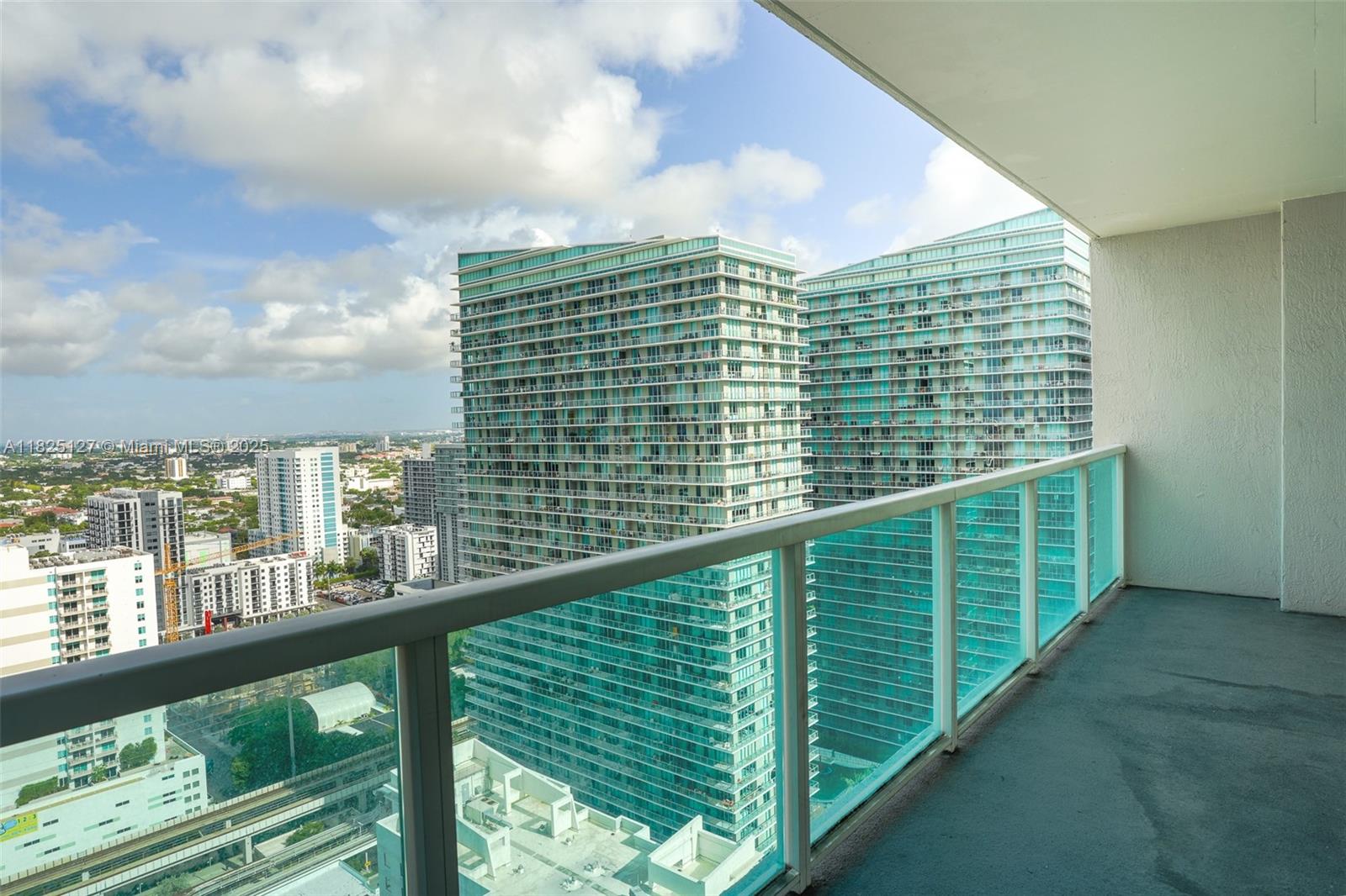Apartamento à Venda em Miami, FL
