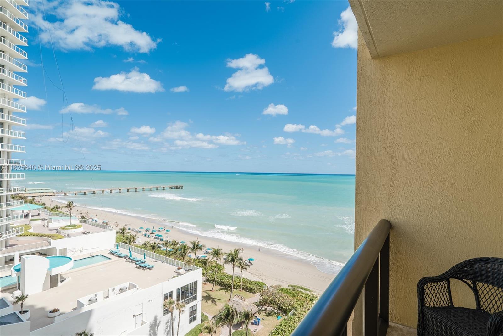 Apartamento à Venda em Sunny Isles Beach, FL