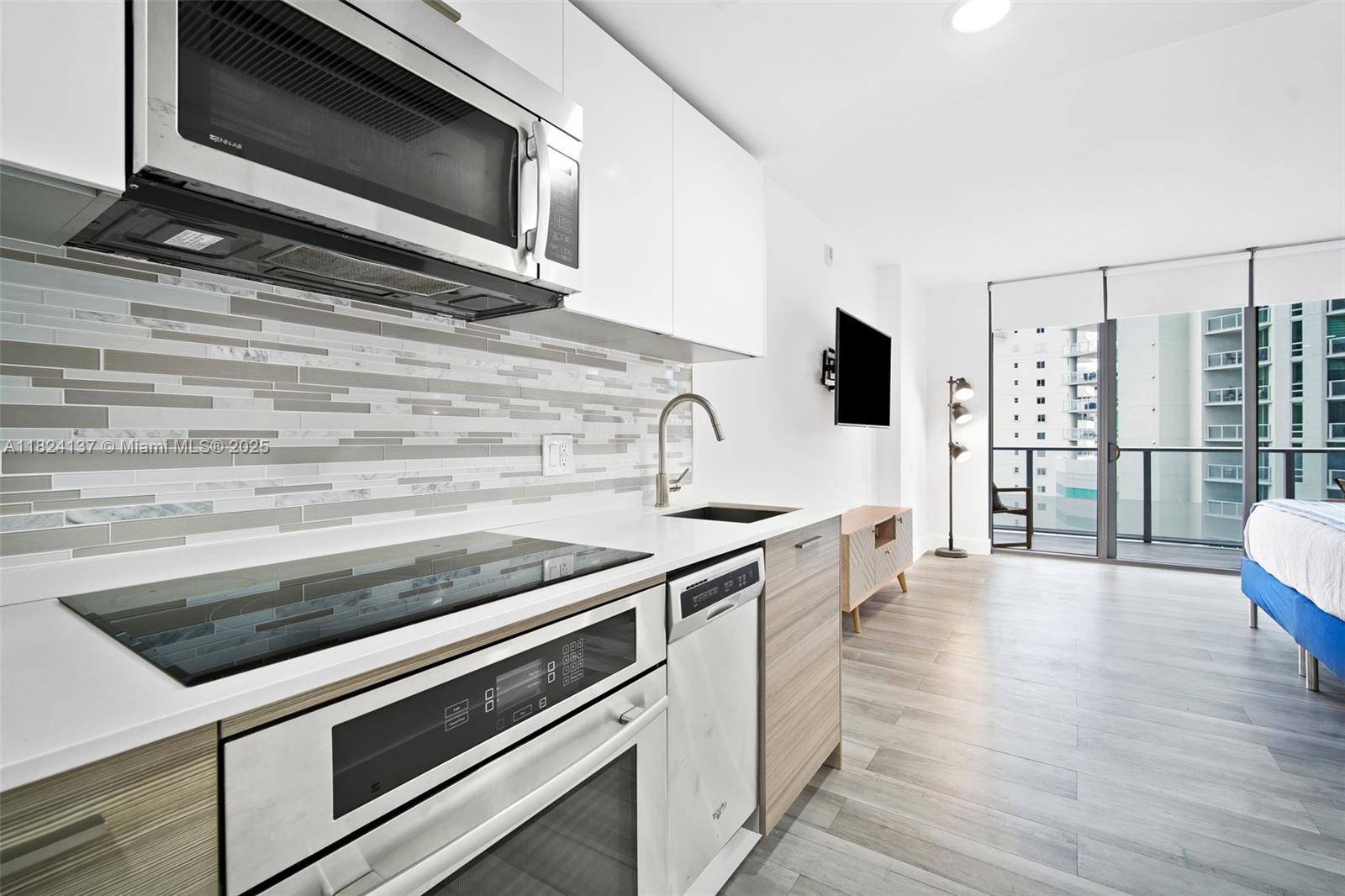 1300 Brickell Bay Dr #905, Miami FL 33131