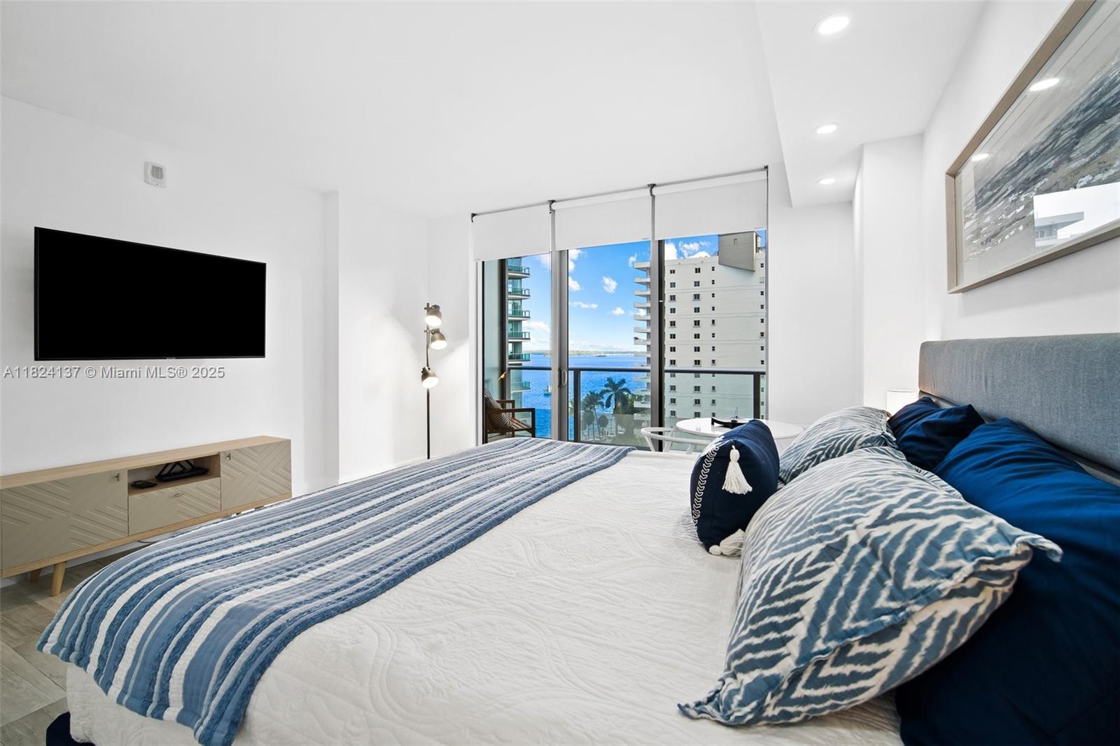 1300 Brickell Bay Dr #905, Miami FL 33131