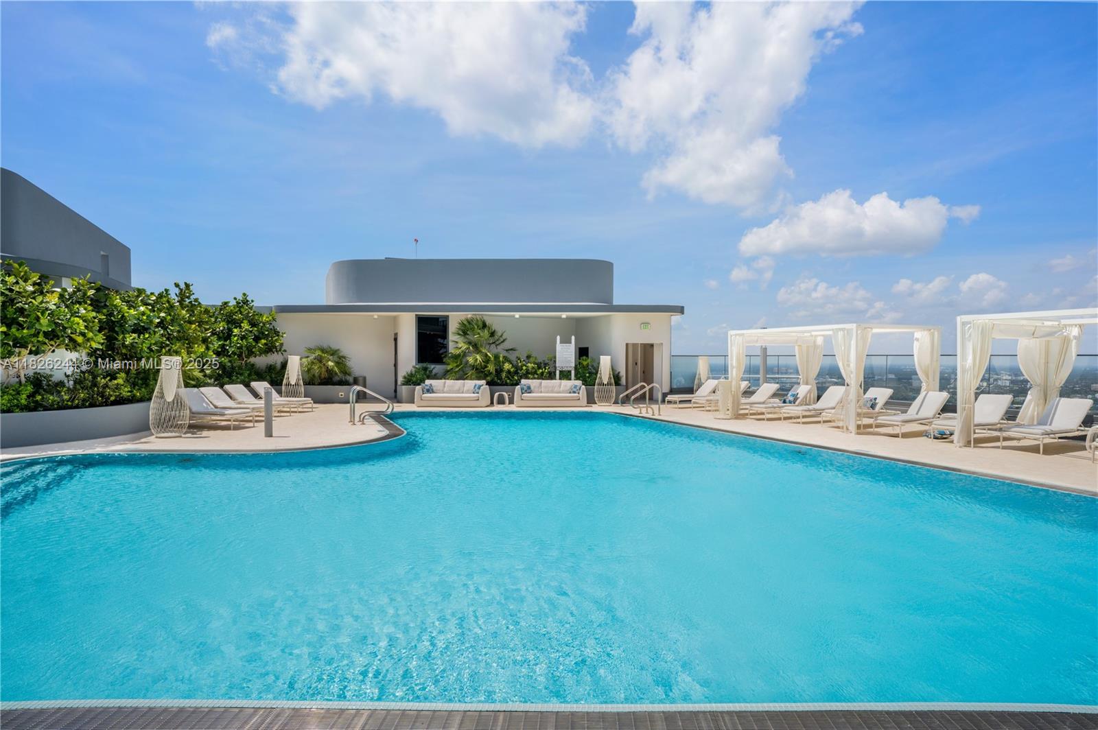 1000 Brickell Plz #3903, Miami FL 33131