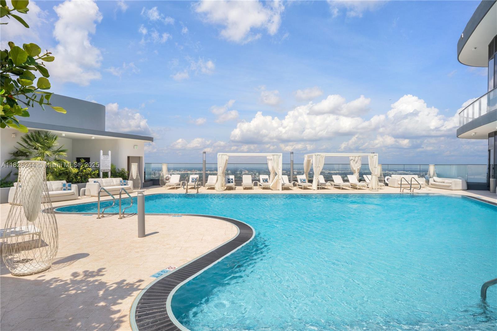 1000 Brickell Plz #3903, Miami FL 33131