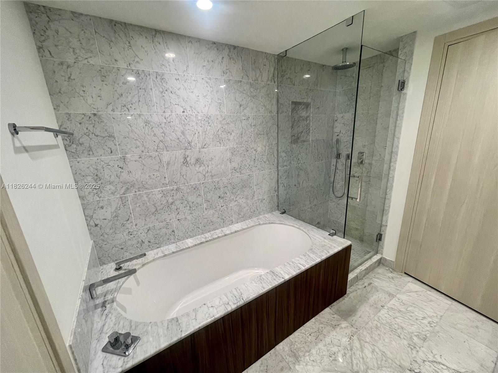 1000 Brickell Plz #3903, Miami FL 33131