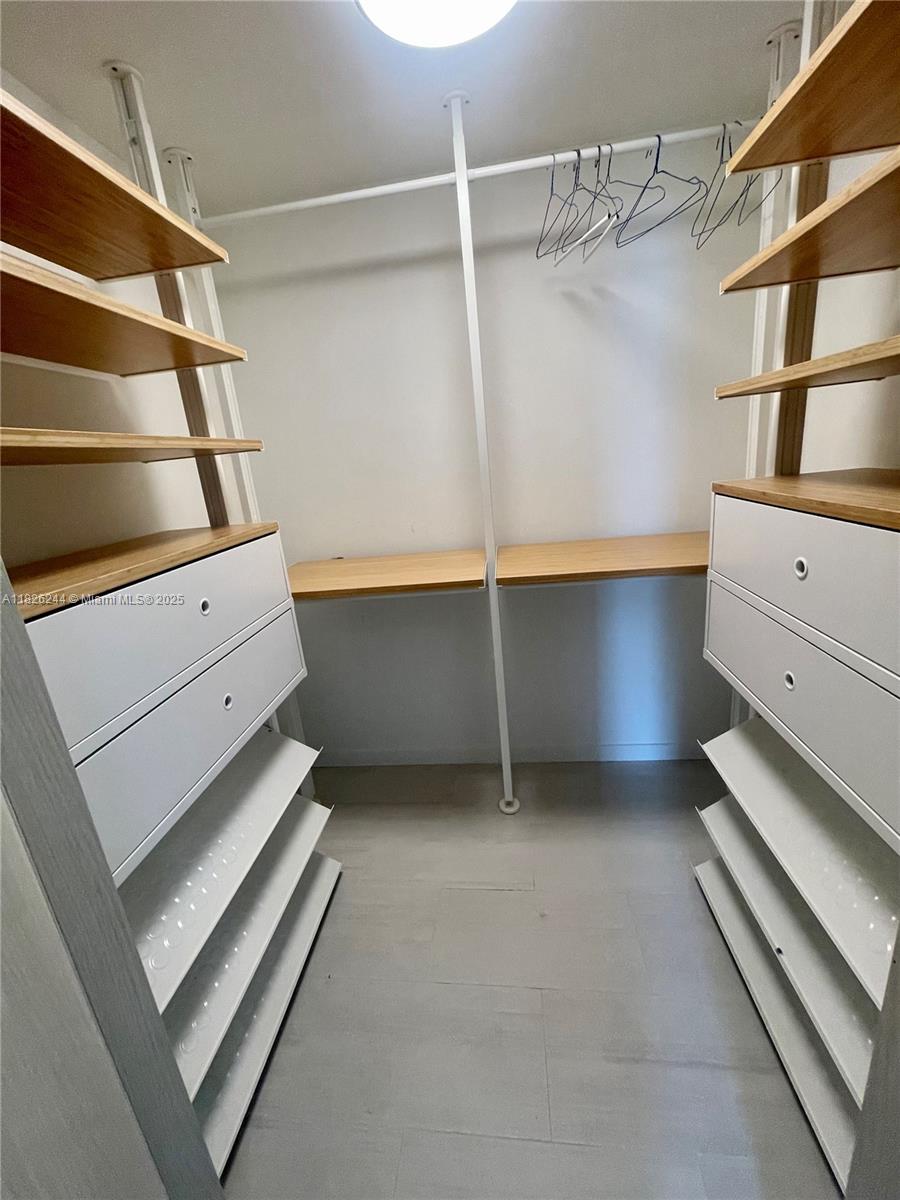 1000 Brickell Plz #3903, Miami FL 33131