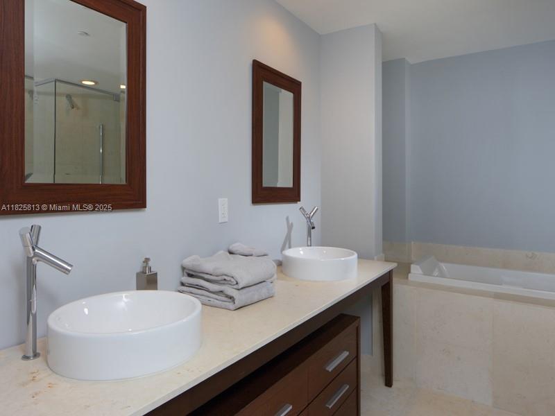 495 Brickell Ave #4205, Miami FL 33131
