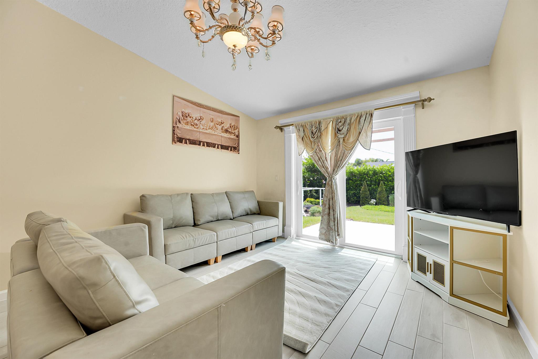 Homes for sale in Stuart, FL | 5715 Se Pine Dr, Stuart, FL 34997 | MLS# R11101533