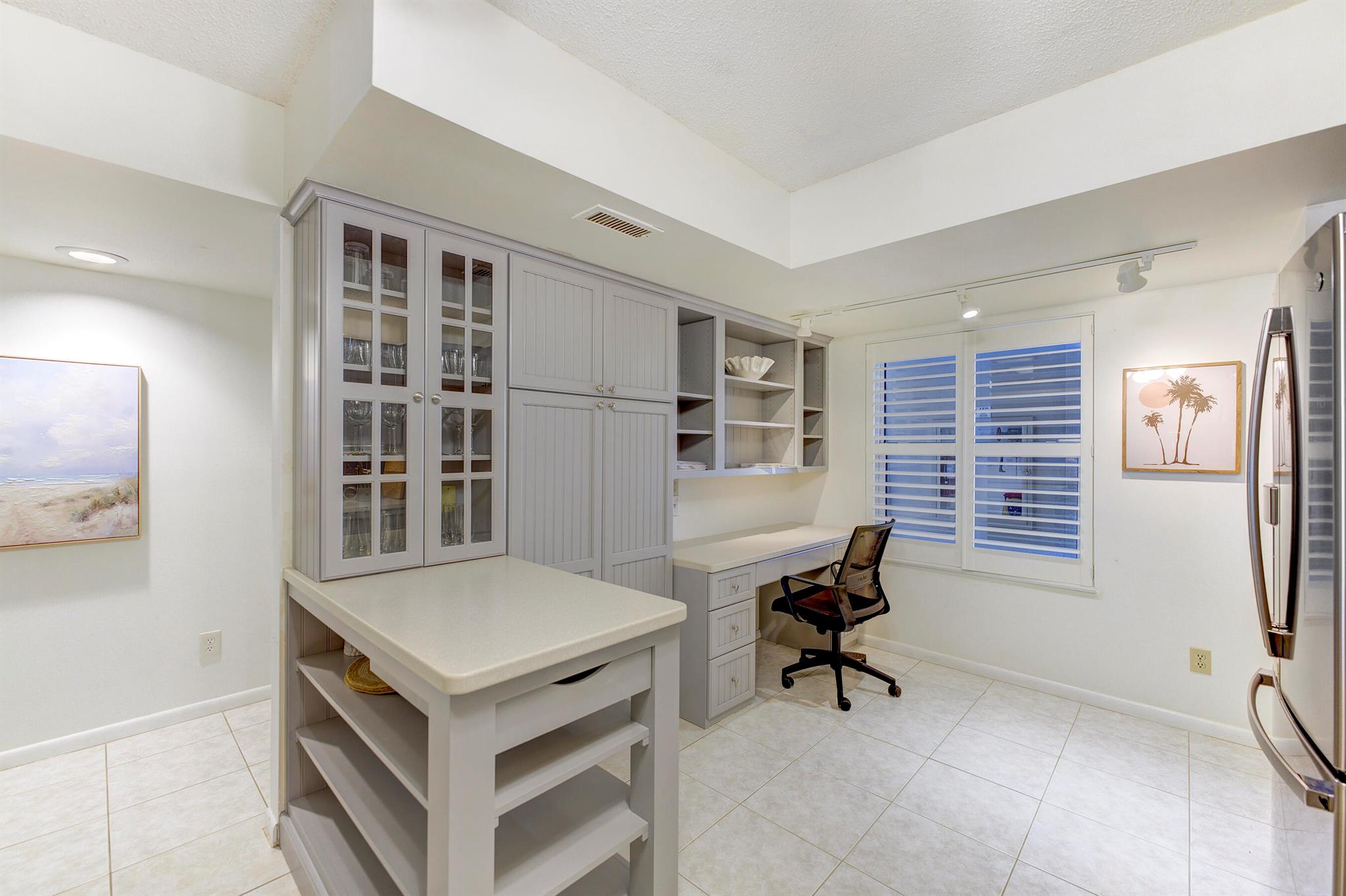 Homes for sale in Stuart, FL | 2571 Ne Ocean Boulevard #104, Stuart, FL 34996 | MLS# R11101687