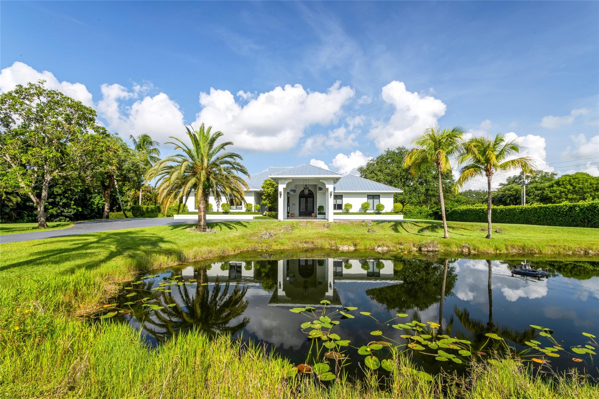 Homes for sale in Southwest Ranches, FL | 6901 Holatee Trl, Southwest Ranches, FL 33330 | MLS# F10508807