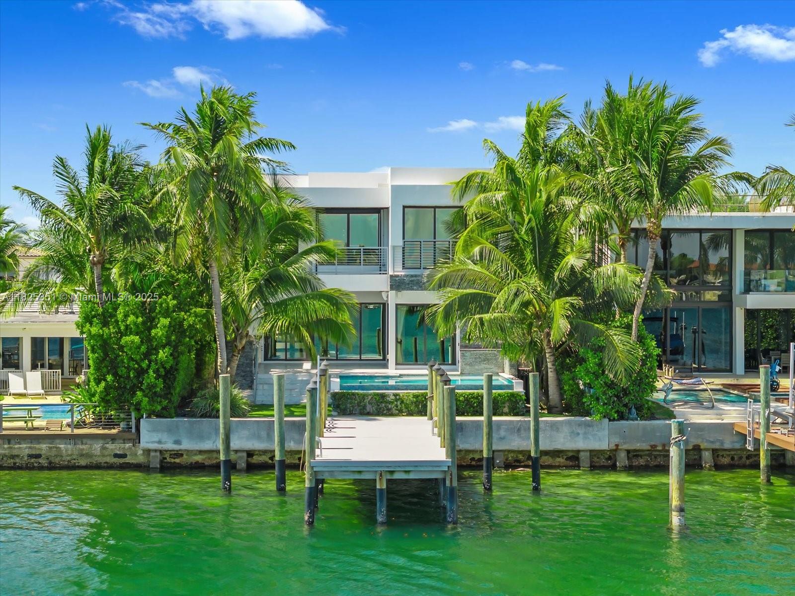 House for Sale in Miami Beach, FL