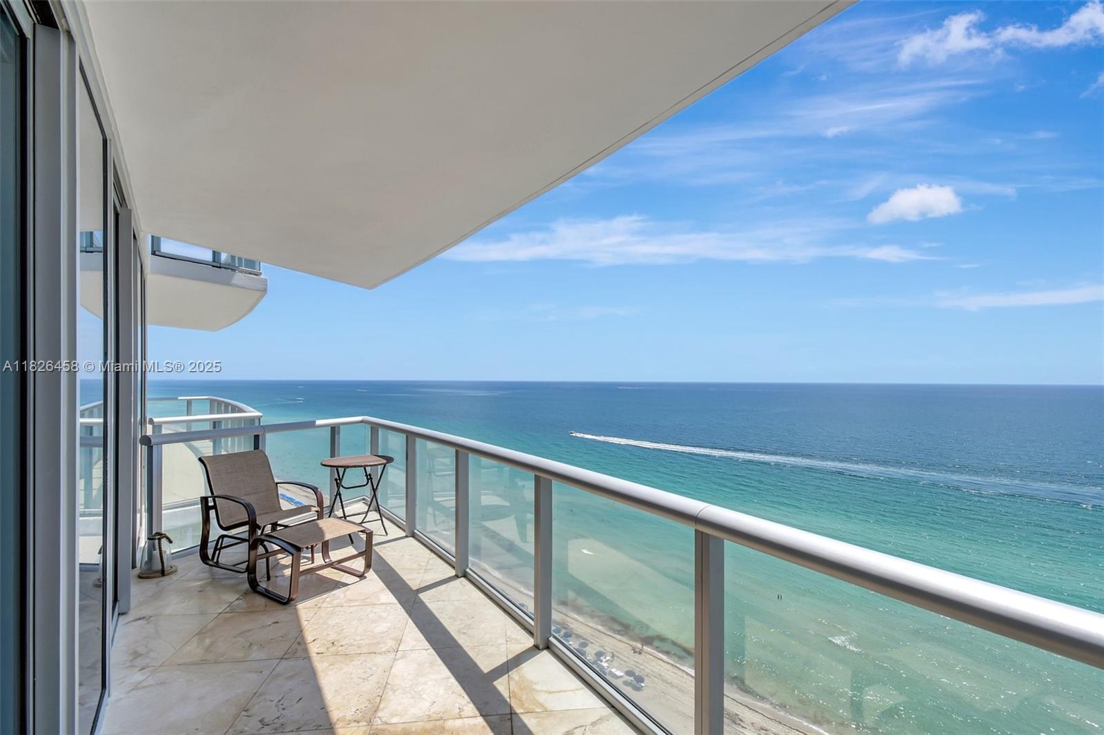 Apartamento à Venda em Sunny Isles Beach, FL