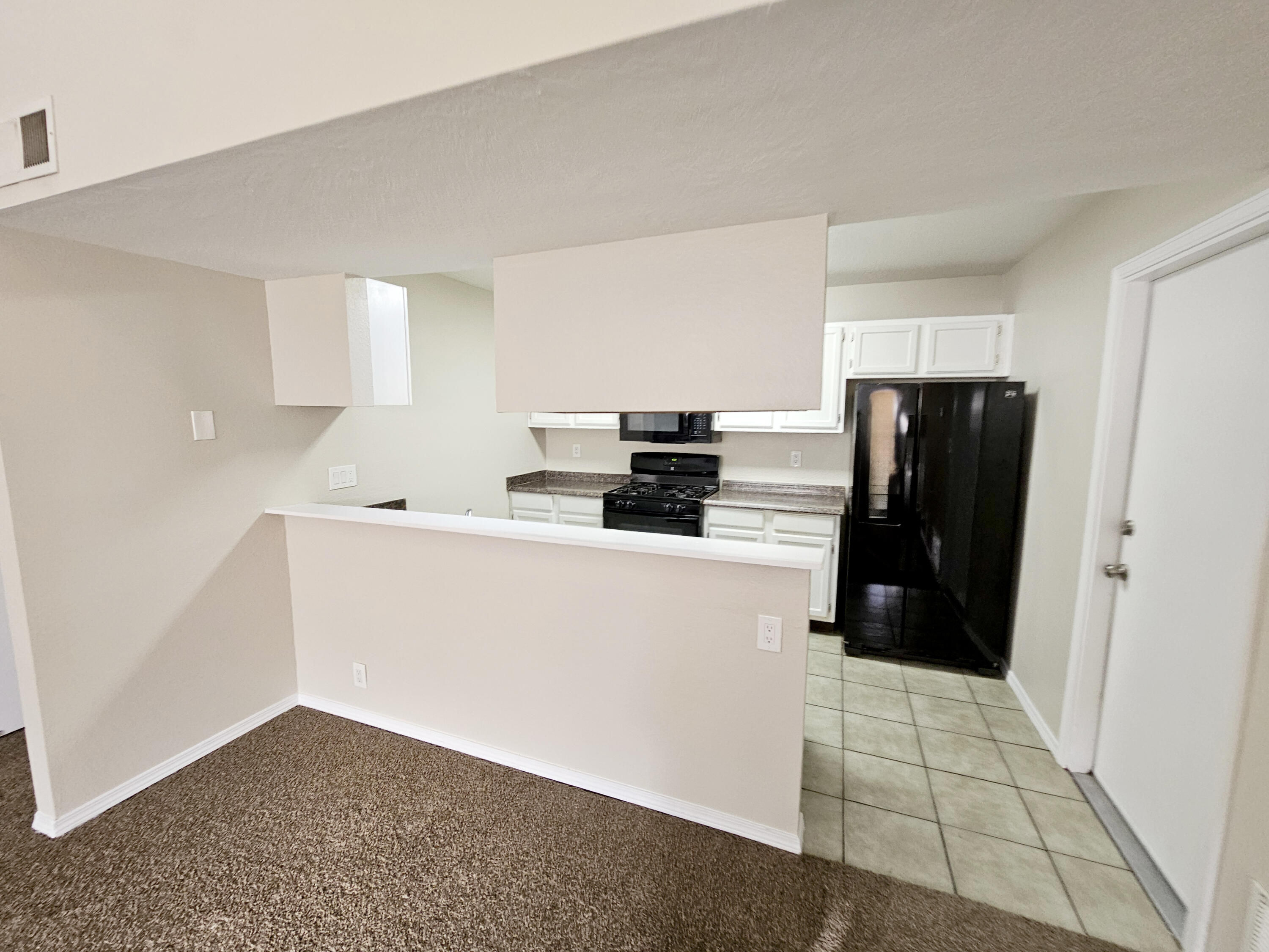 7235 WHIPPOORWILL Lane NE Kitchen