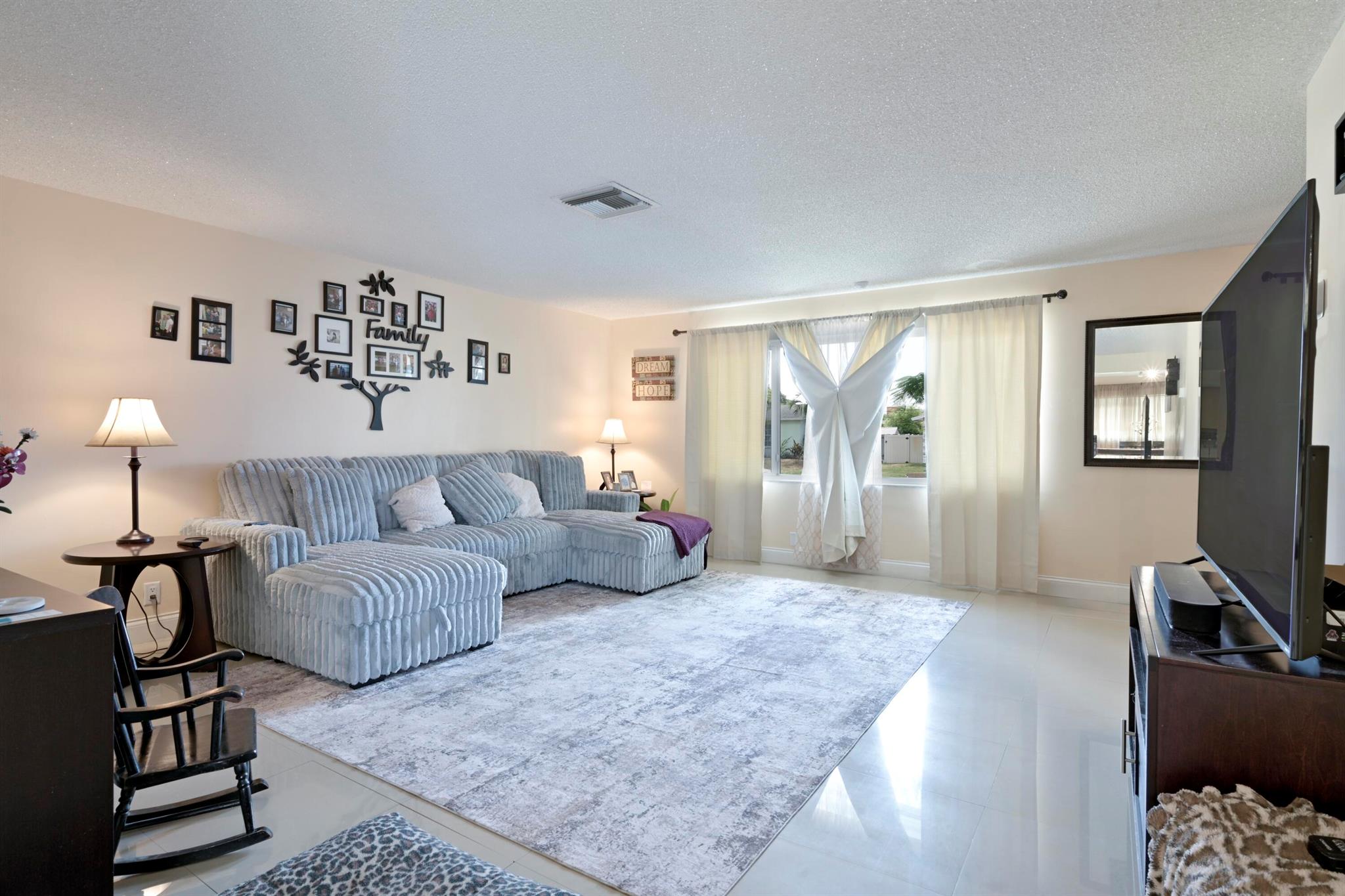 425 San Mateo Drive, Palm Springs, FL 33461, 4 Bedrooms , 3 Bathrooms ,Single Family Residence,Sold,R11101964, Horizon Palm Realty Group