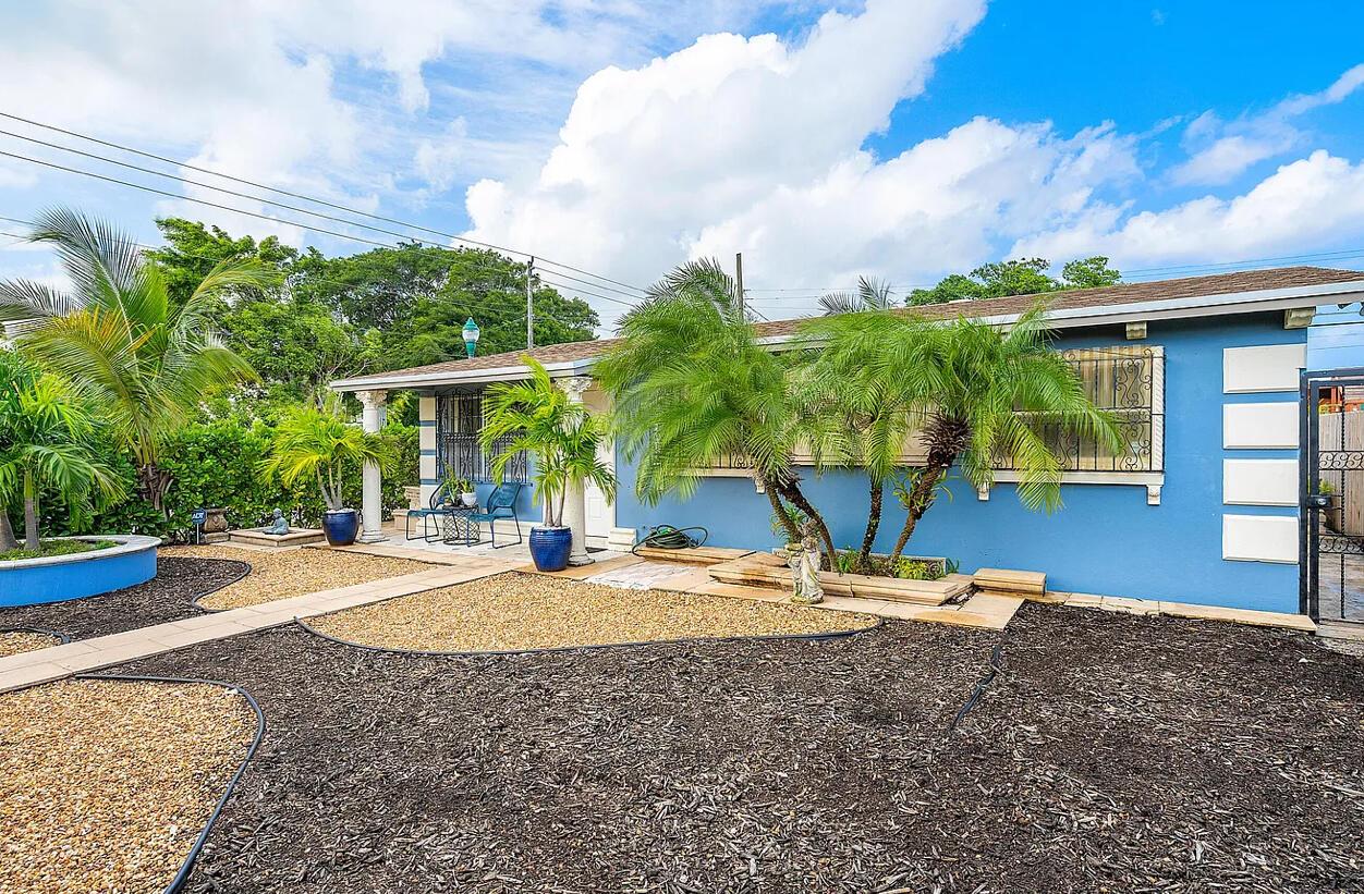 735 Selkirk Street Street West Palm Beach FL 33405 | R11102077