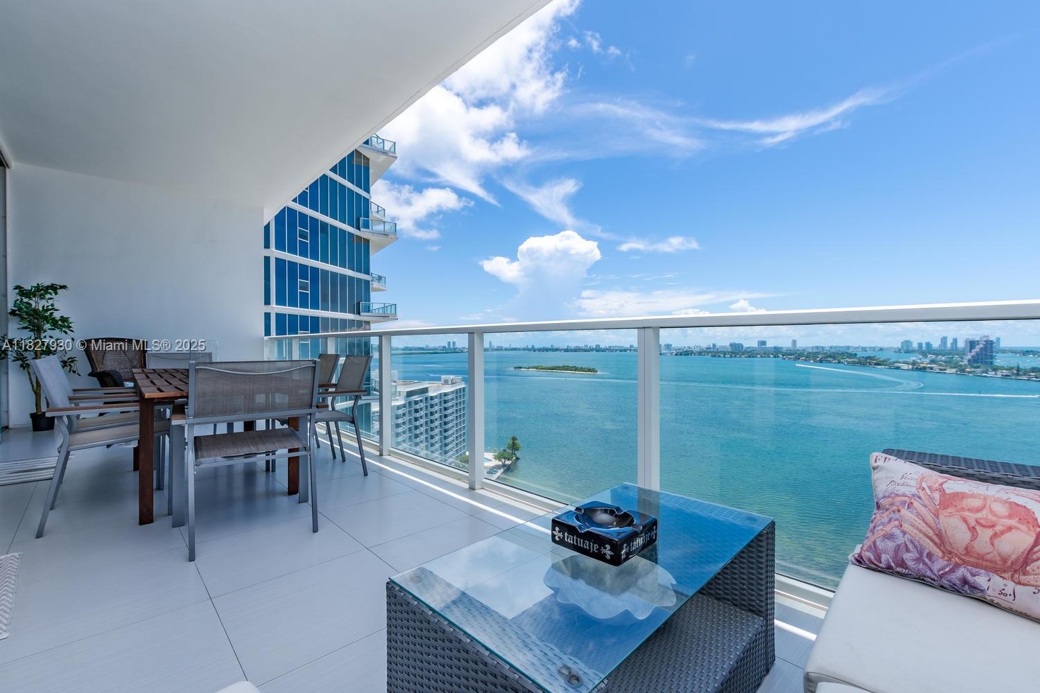 Apartamento à Venda em Miami, FL