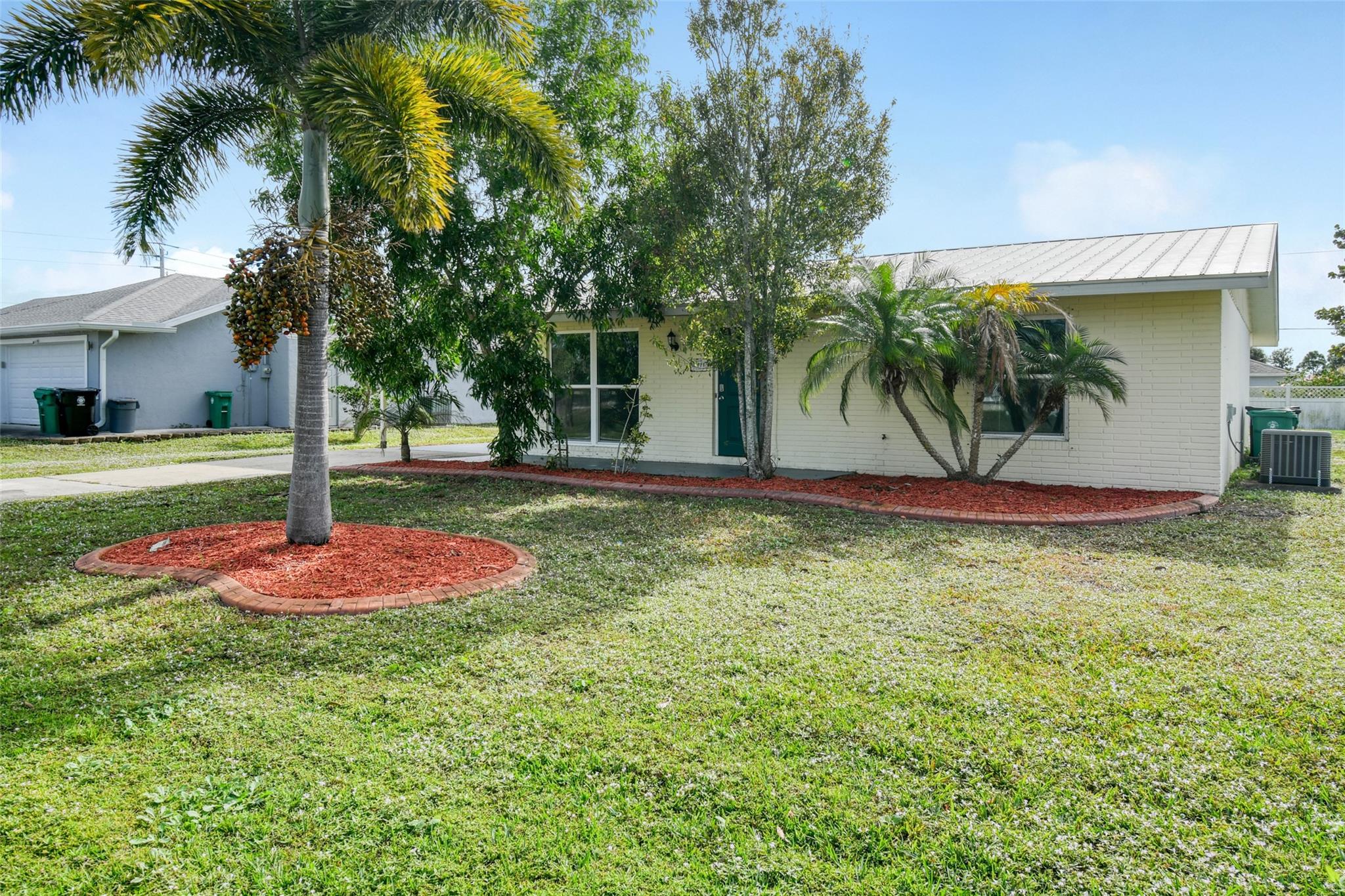 Homes for sale in Port St Lucie, FL | 118 Sw Ray Avenue, Port St Lucie, FL 34983 | MLS# F10511630