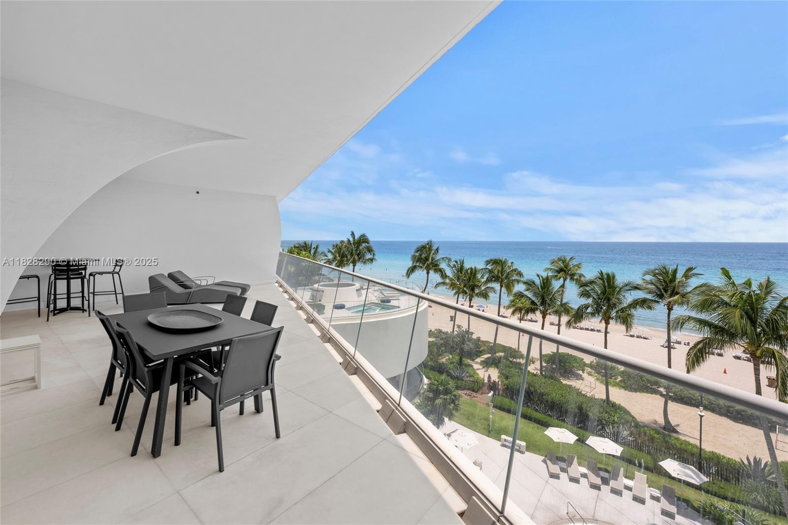 Apartamento à Venda em Sunny Isles Beach, FL